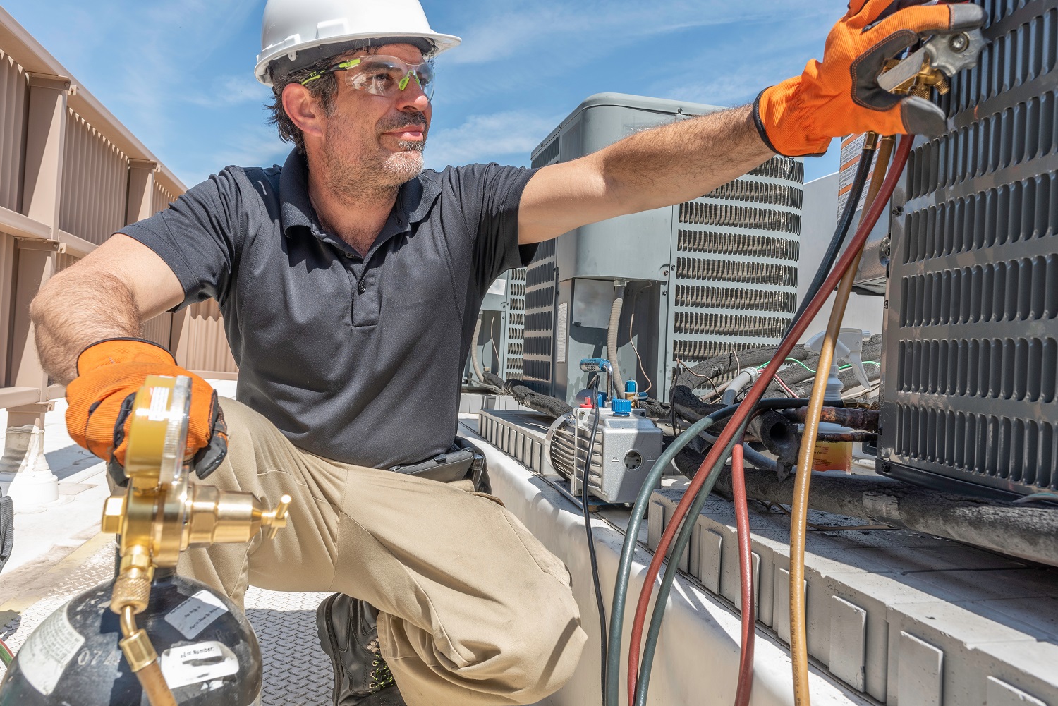 Why HVAC technicians need lone worker monitoring